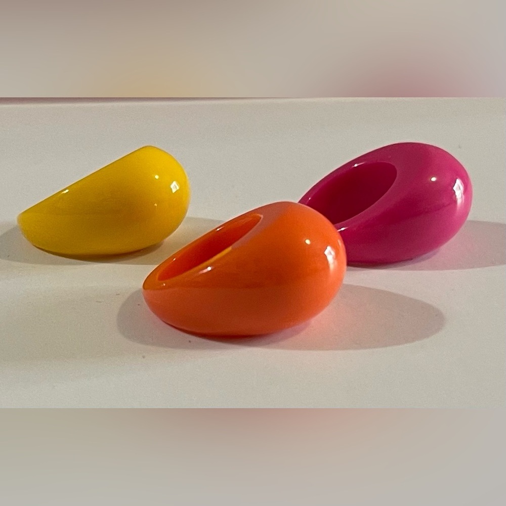 NEW Vibrant Chunky Acrylic Rings Set Jewelry - Picture 3 of 3